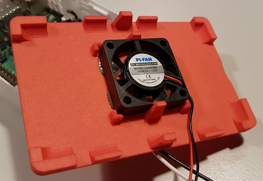 Raspberry Pi 4 3D printed case - the lid and Pi-Fan