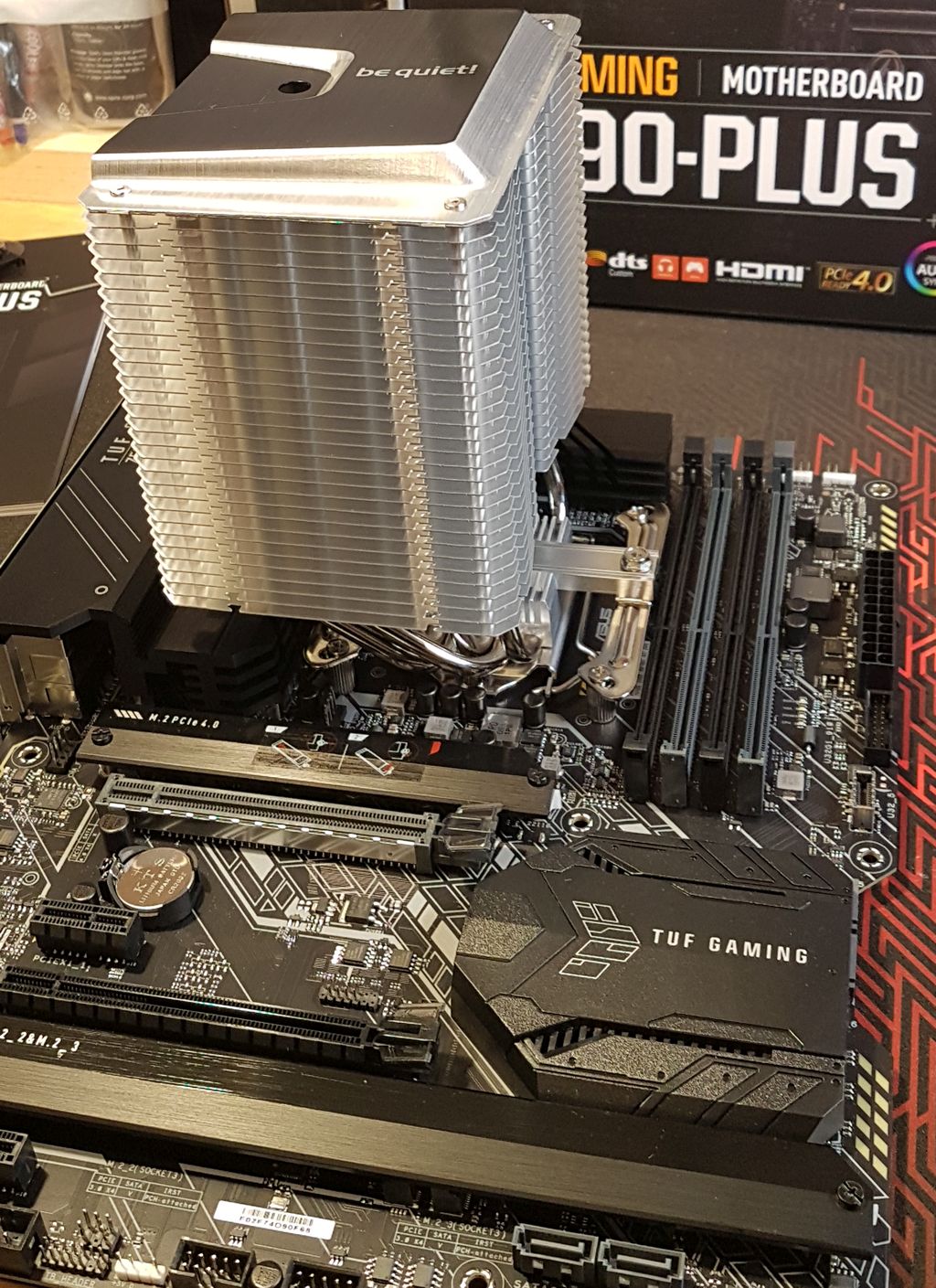 Mounting the Intel Core i5-11600K on the Z590 motherboard