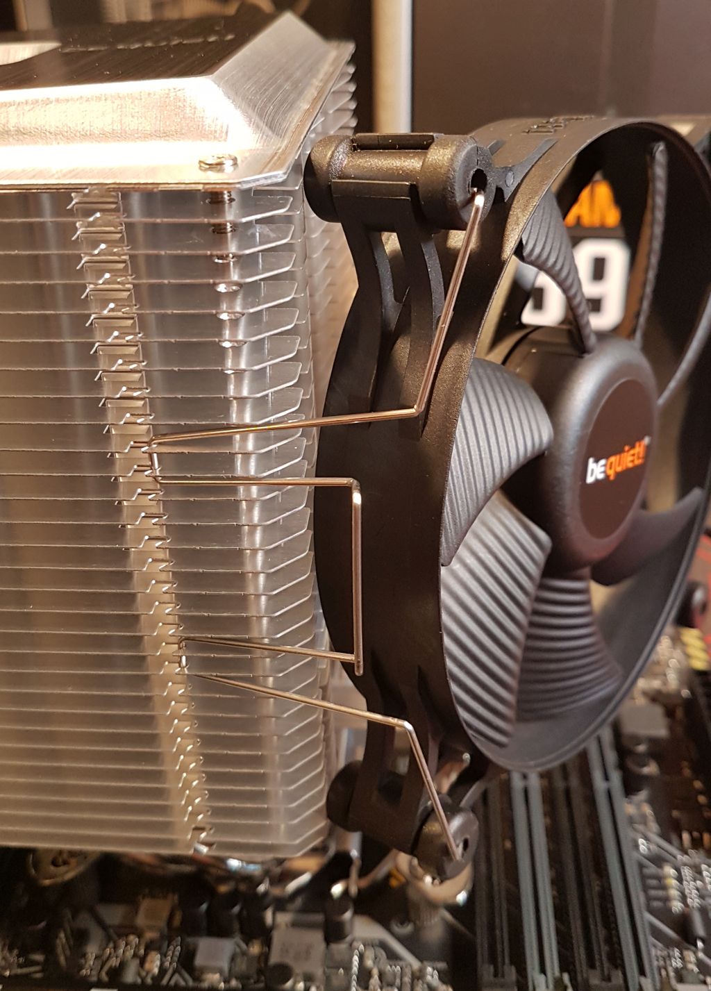 Mounting the Intel Core i5-11600K on the Z590 motherboard
