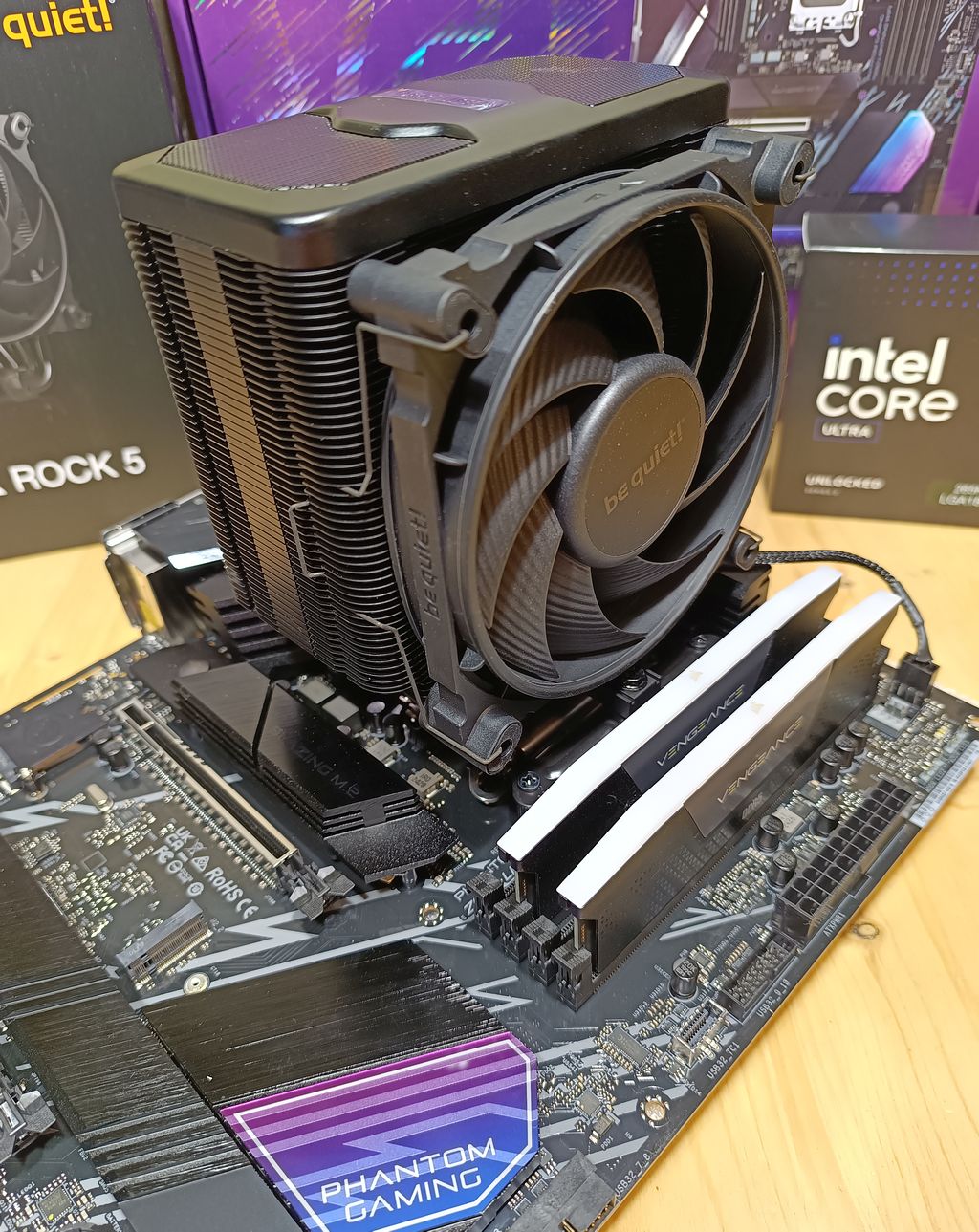 Assembling the Geeks3D Core Ultra 7 265K test bench